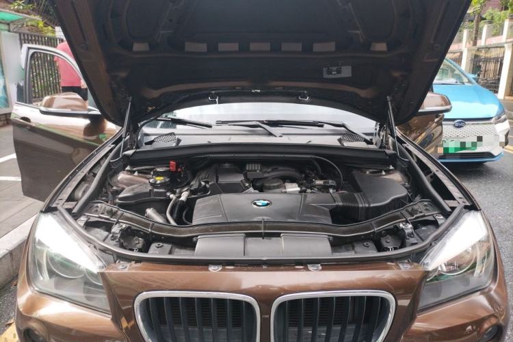 Used BMW X1 2013 sDrive18i Fashion Model Engine Bay