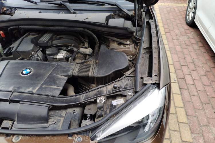 Used BMW X1 2013 sDrive18i Fashion Model Engine Bay Left