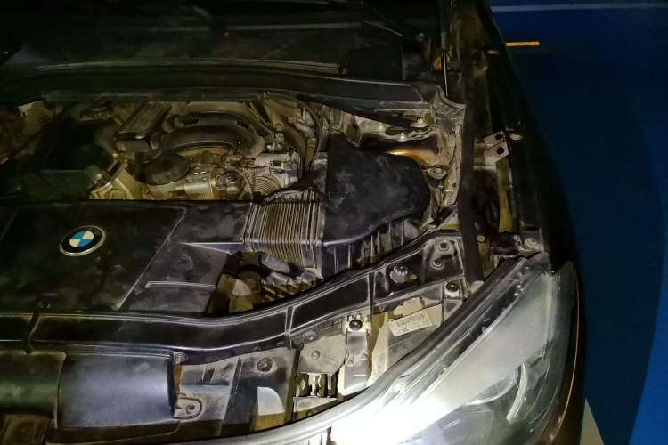 Used BMW X1 2013 sDrive18i Fashion Model Engine Bay Left