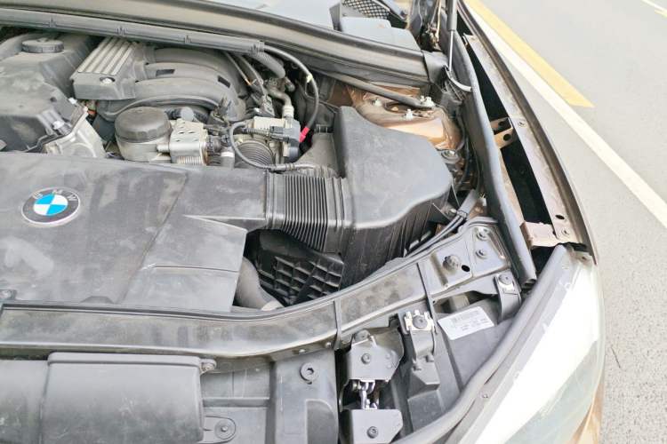 Used BMW X1 2013 sDrive18i Fashion Model Engine Bay Left