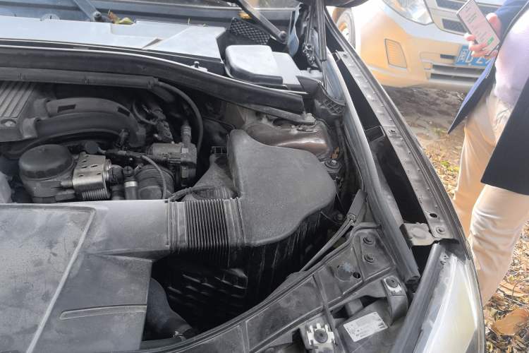 Used BMW X1 2013 sDrive18i Fashion Model Engine Bay Left