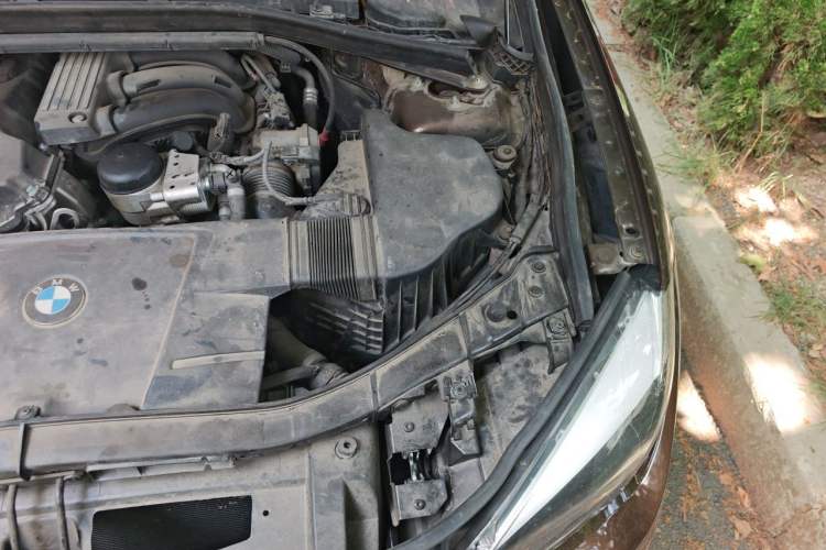 Used BMW X1 2013 sDrive18i Fashion Model Engine Bay Left