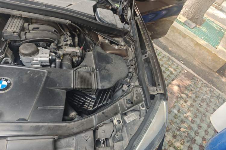 Used BMW X1 2013 sDrive18i Fashion Model Engine Bay Left