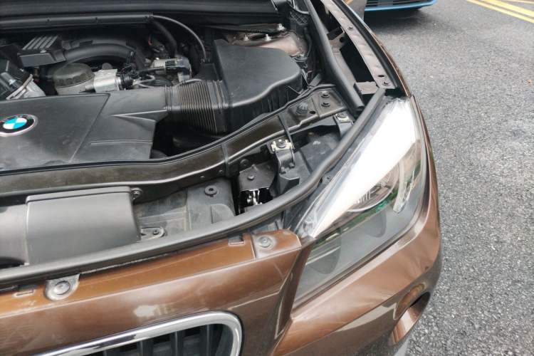 Used BMW X1 2013 sDrive18i Fashion Model Engine Bay Left