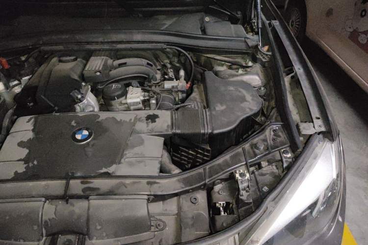 Used BMW X1 2013 sDrive18i Fashion Model Engine Bay Left