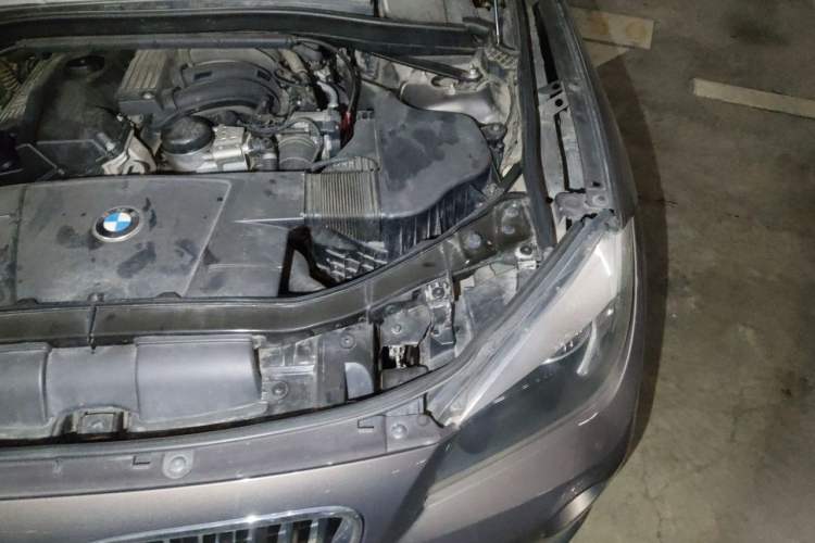 Used BMW X1 2013 sDrive18i manual model Engine Bay Left