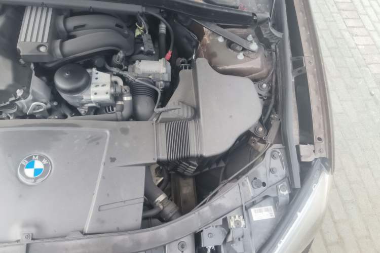 Used BMW X1 2013 sDrive18i Fashion Model Engine Bay Left