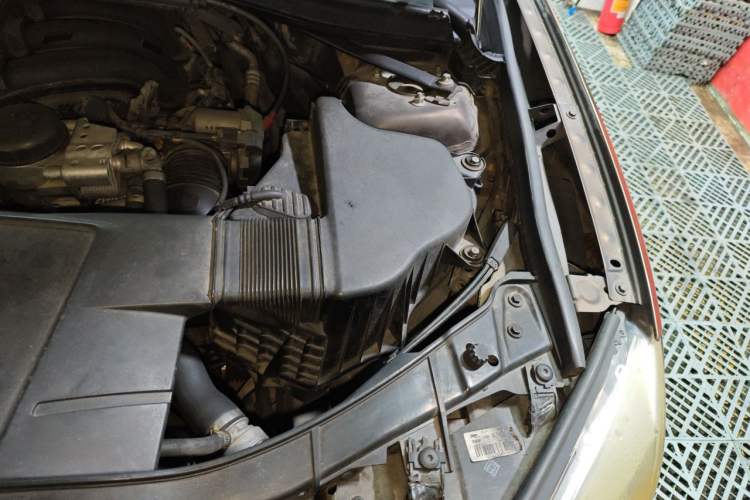 Used BMW X1 2013 sDrive18i Fashion Model Engine Bay Left