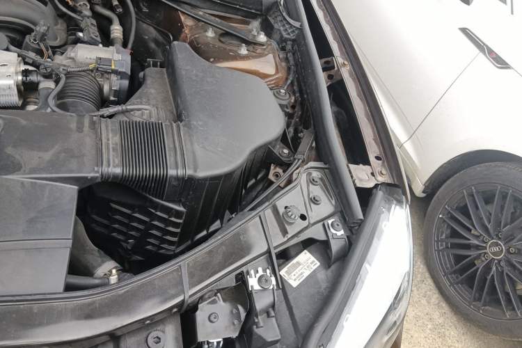 Used BMW X1 2013 sDrive18i Fashion Model Engine Bay Left