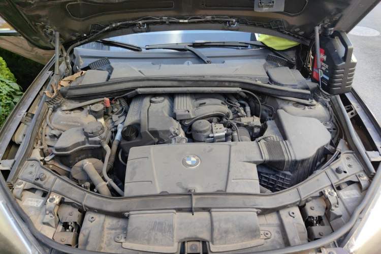 Used BMW X1 2013 sDrive18i Fashion Model Engine Bay