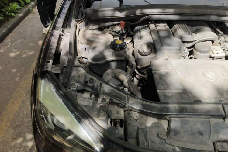 Used BMW X1 2013 sDrive18i Fashion Model Engine Bay Right