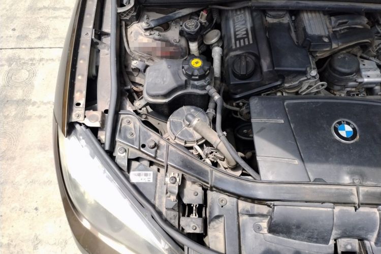 Used BMW X1 2013 sDrive18i Fashion Model Engine Bay Right