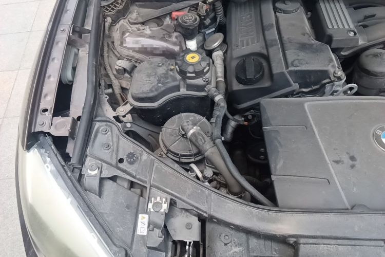 Used BMW X1 2013 sDrive18i Fashion Model Engine Bay Right