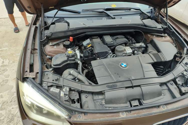 Used BMW X1 2013 sDrive18i Fashion Model Engine Bay Right