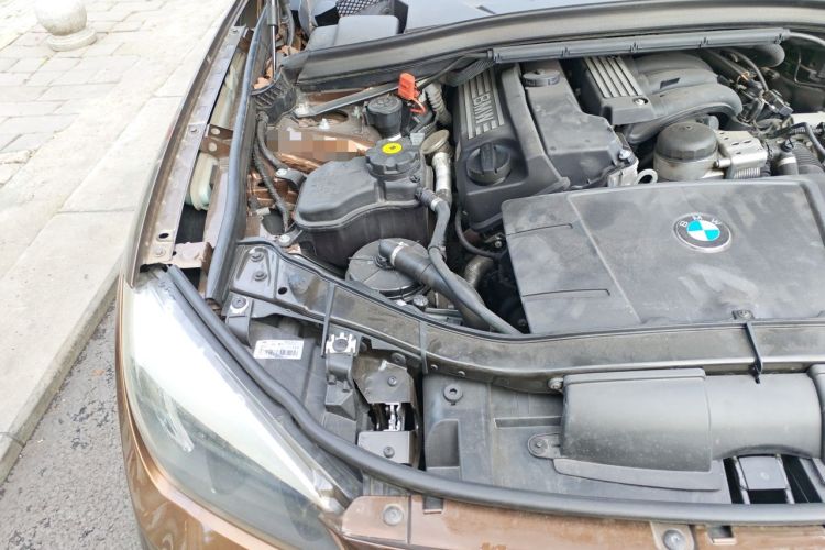 Used BMW X1 2013 sDrive18i Fashion Model Engine Bay Right