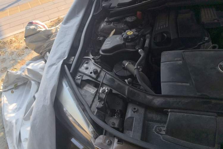 Used BMW X1 2013 sDrive18i Fashion Model Engine Bay Right