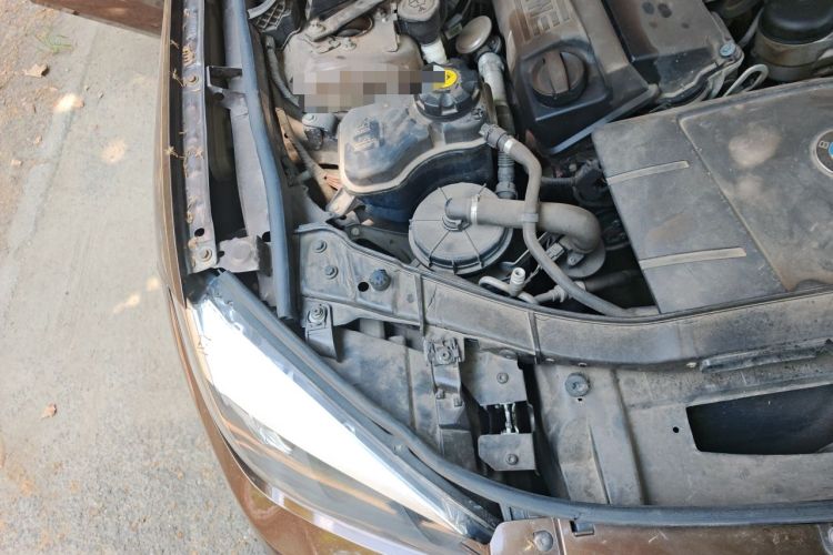 Used BMW X1 2013 sDrive18i Fashion Model Engine Bay Right