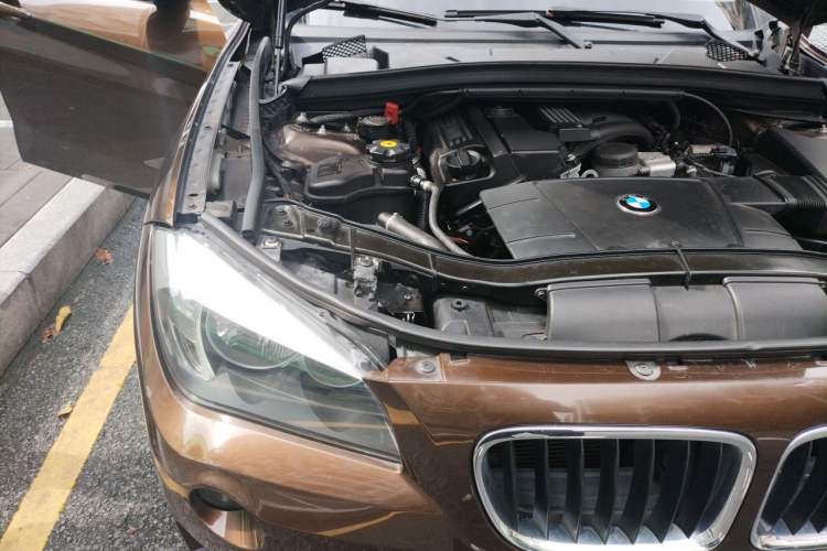 Used BMW X1 2013 sDrive18i Fashion Model Engine Bay Right