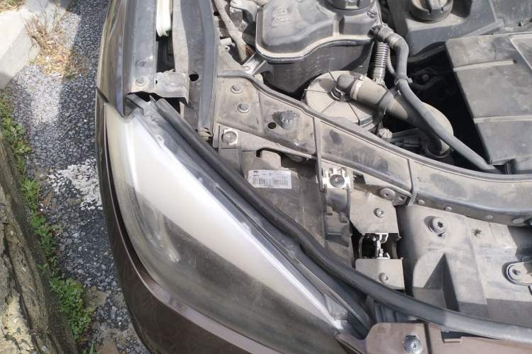Used BMW X1 2013 sDrive18i Fashion Model Engine Bay Right