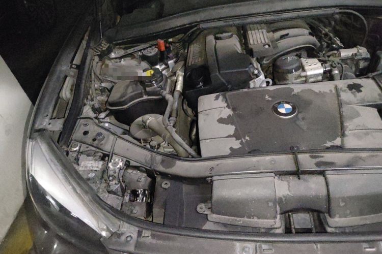 Used BMW X1 2013 sDrive18i Fashion Model Engine Bay Right