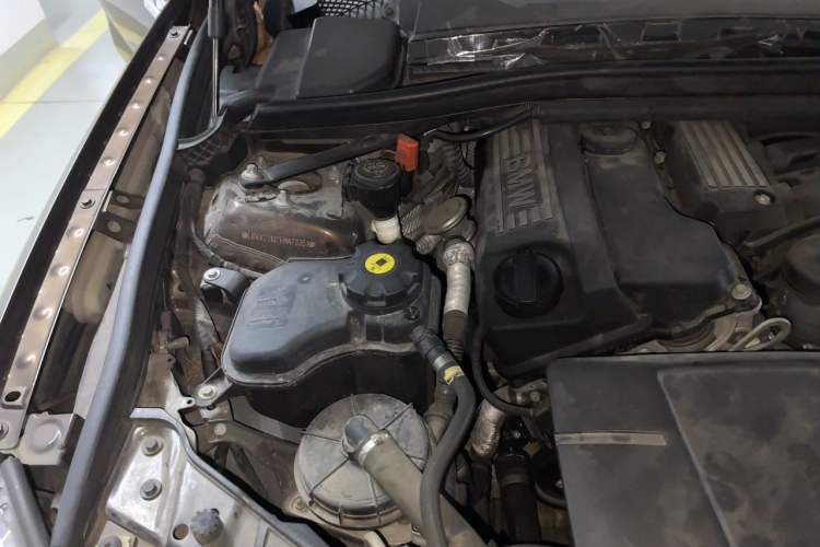 Used BMW X1 2013 sDrive18i Leading Model Engine Bay Right
