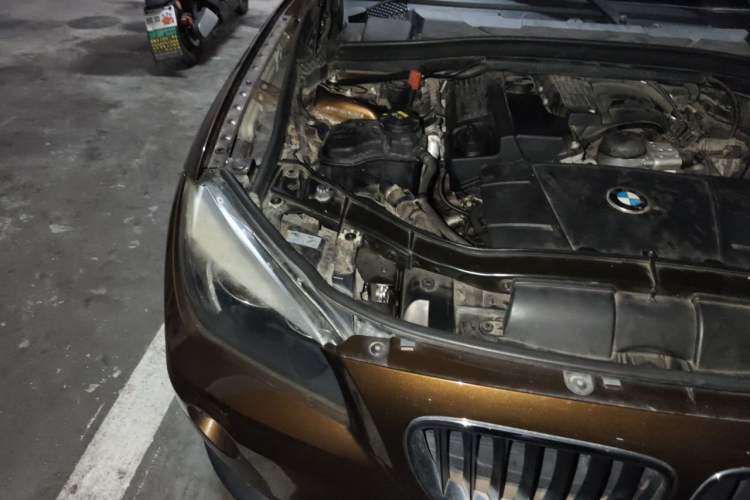 Used BMW X1 2013 sDrive18i Fashion Model Engine Bay Right