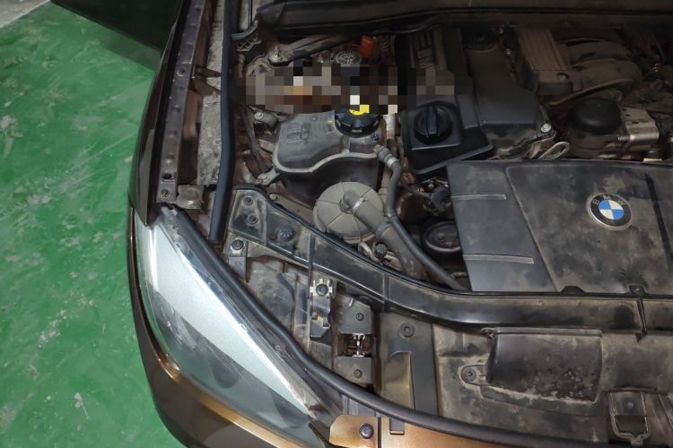 Used BMW X1 2013 sDrive18i Fashion Model Engine Bay Right