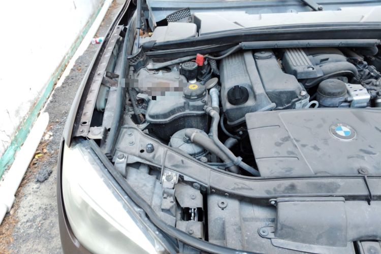 Used BMW X1 2013 sDrive18i Fashion Model Engine Bay Right