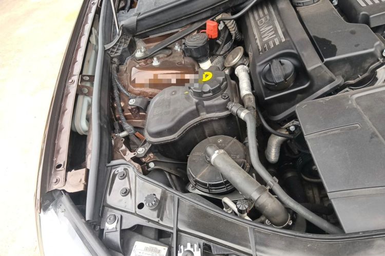 Used BMW X1 2013 sDrive18i Fashion Model Engine Bay Right