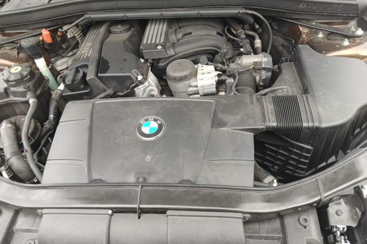Used BMW X1 2013 sDrive18i Fashion Model Engine Bay