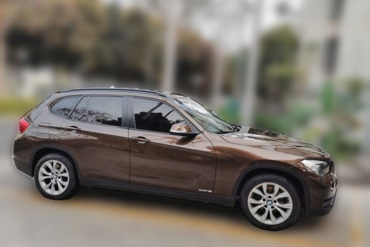 Used BMW X1 2013 sDrive18i Fashion Model Front Right 45 Deg
