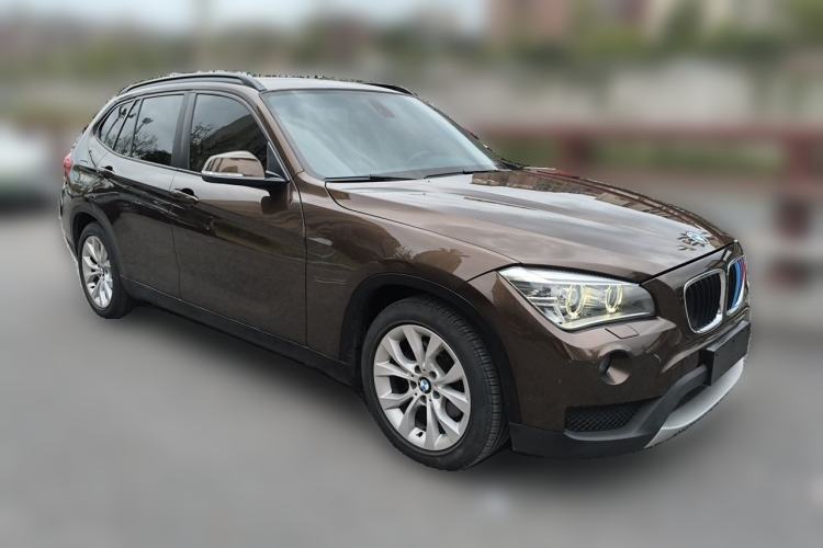 Used BMW X1 2013 sDrive18i Leading Model Front Right 45 Deg