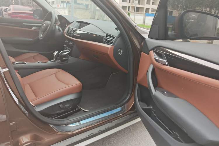 Used BMW X1 2013 sDrive20i Sports Design Package Interior 10