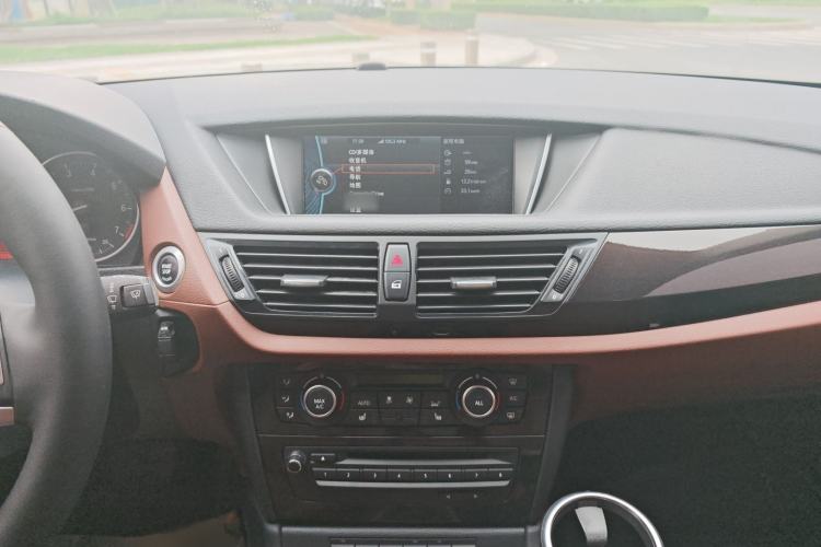Used BMW X1 2013 sDrive20i Sports Design Package Interior 6