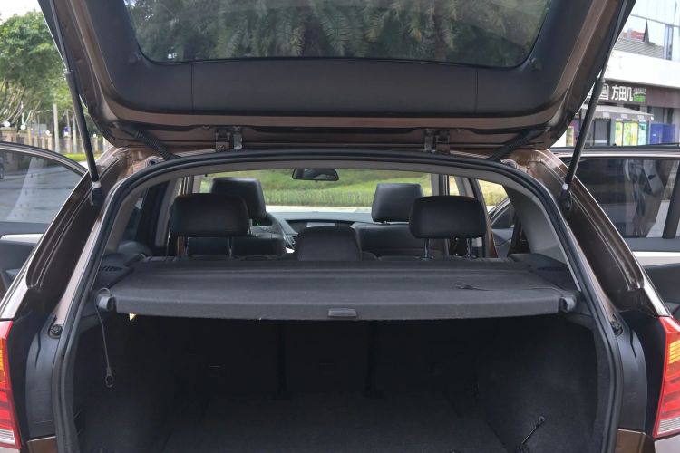 Used BMW X1 2013 sDrive18i manual model Interior 9