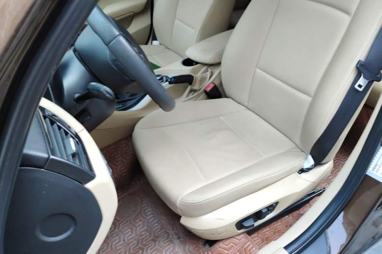 Used BMW X1 2013 sDrive18i Fashion Model Left Front Seat