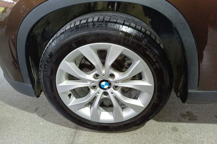 Used BMW X1 2013 sDrive18i Fashion Model Left Front Wheel Hub