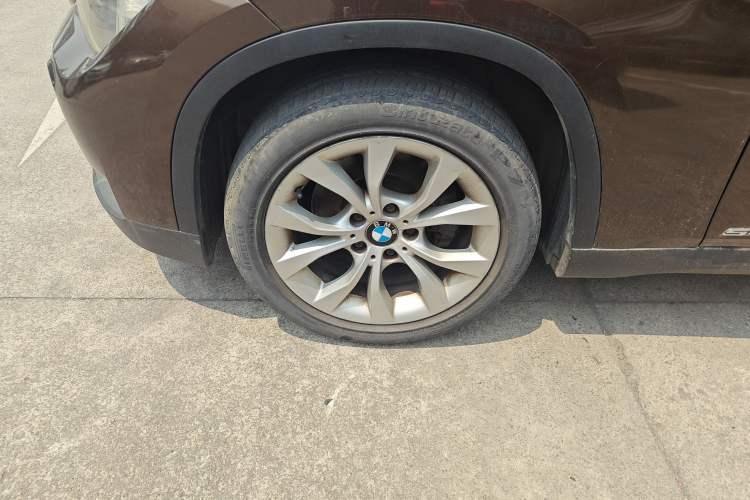Used BMW X1 2013 sDrive18i Fashion Model Left Front Wheel Hub