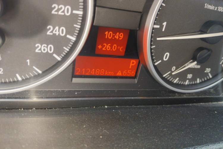 Used BMW X1 2013 sDrive18i Fashion Model Odometer Close Up