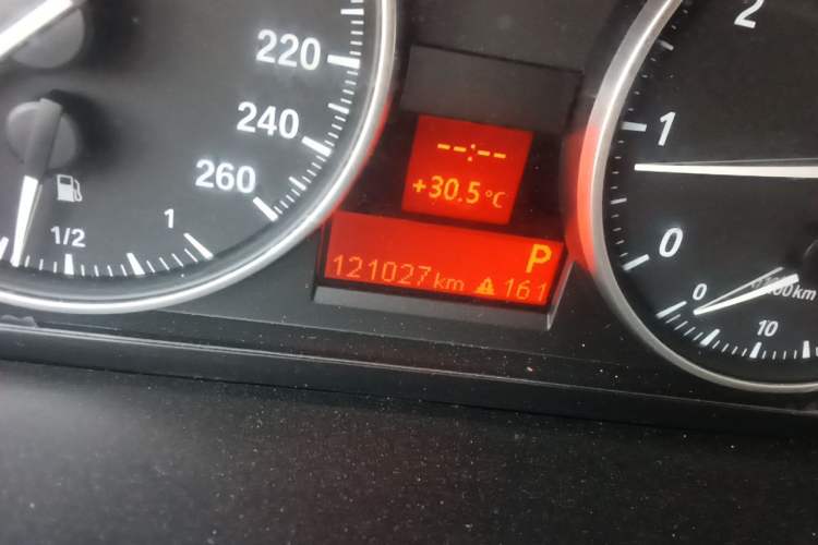 Used BMW X1 2013 sDrive18i Fashion Model Odometer Close Up