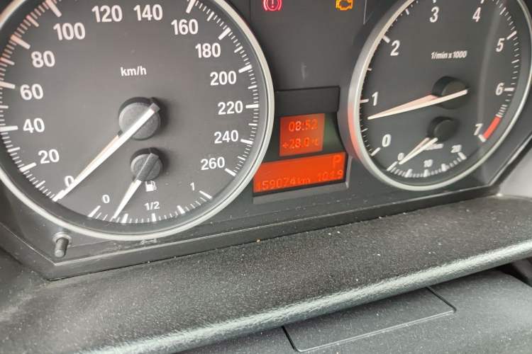 Used BMW X1 2013 sDrive18i Fashion Model Odometer Close Up