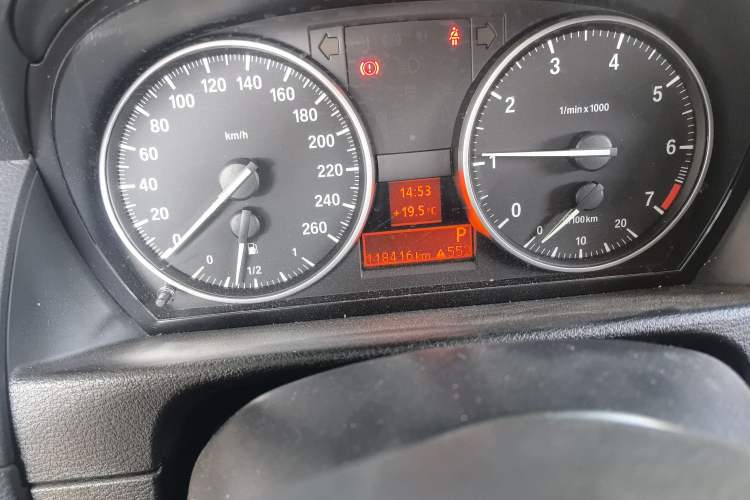Used BMW X1 2013 sDrive18i Fashion Model Odometer Close Up