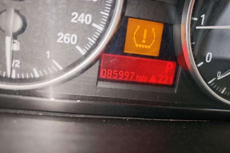 Used BMW X1 2013 sDrive18i Fashion Model Odometer Close Up