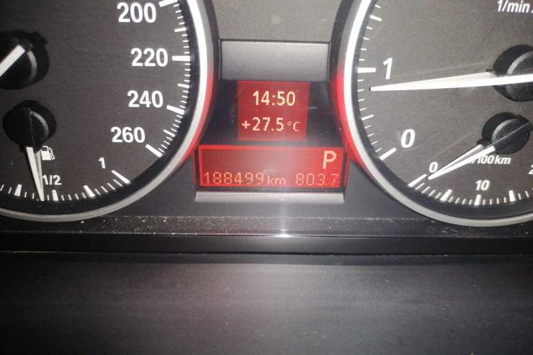 Used BMW X1 2013 sDrive18i Leading Model Odometer Close Up