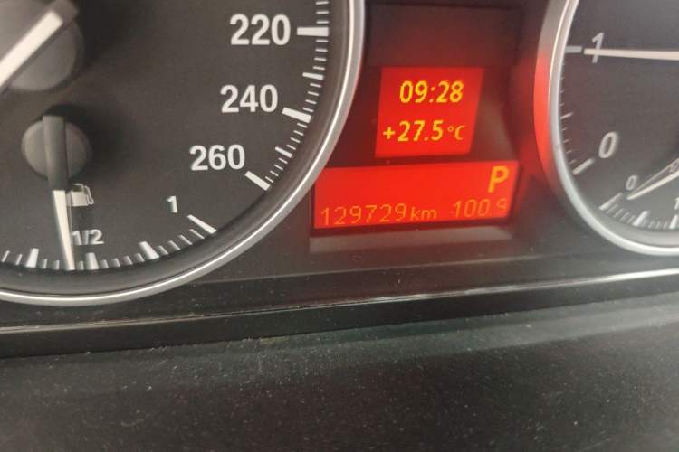 Used BMW X1 2013 sDrive18i Fashion Model Odometer Close Up