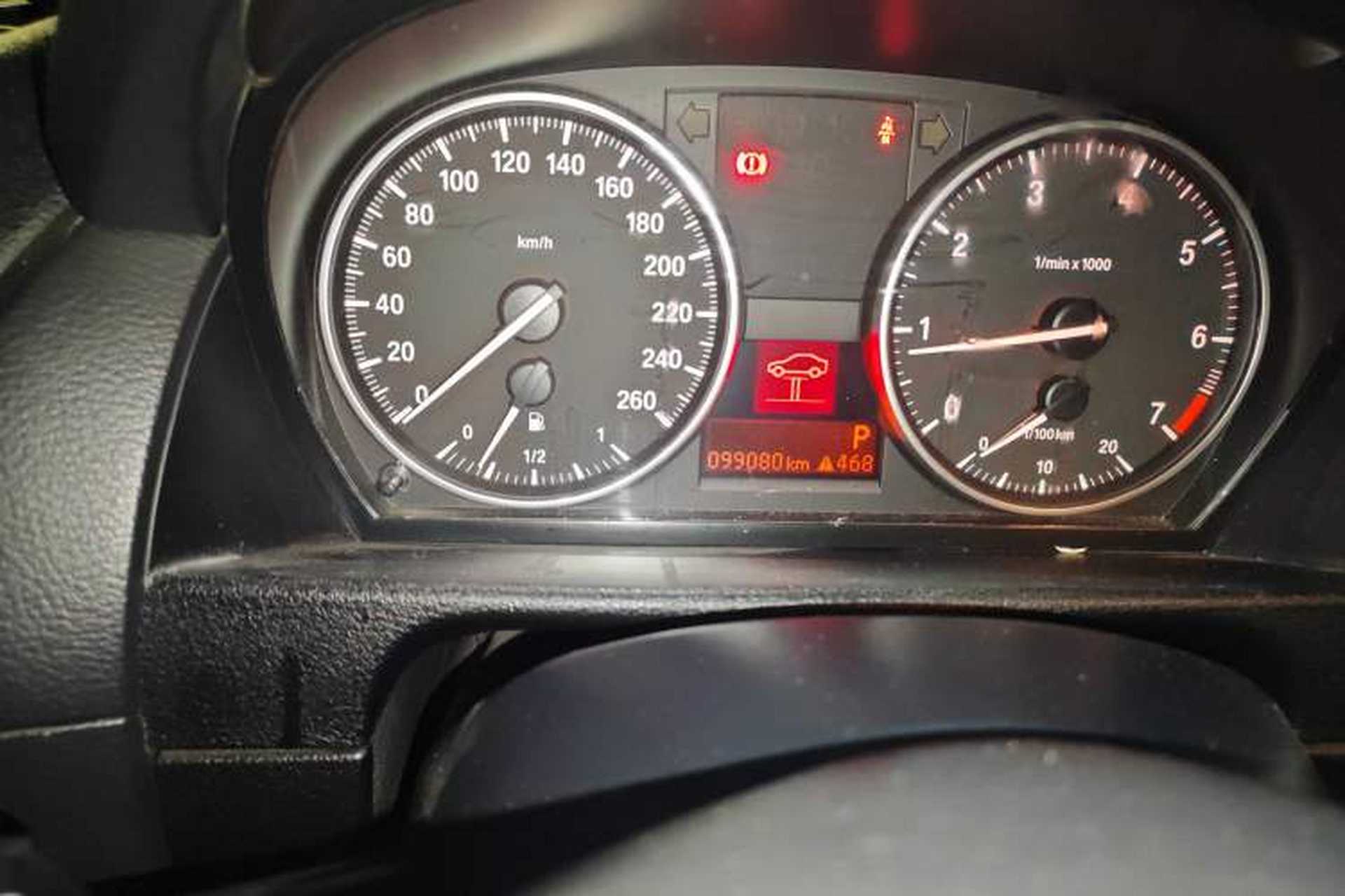 Used BMW X1 2013 sDrive18i Fashion Model Odometer Close Up