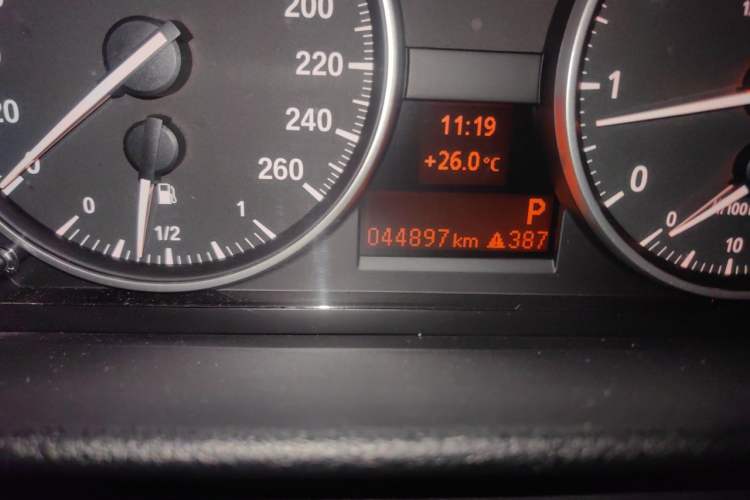 Used BMW X1 2013 sDrive18i Leading Model Odometer Close Up