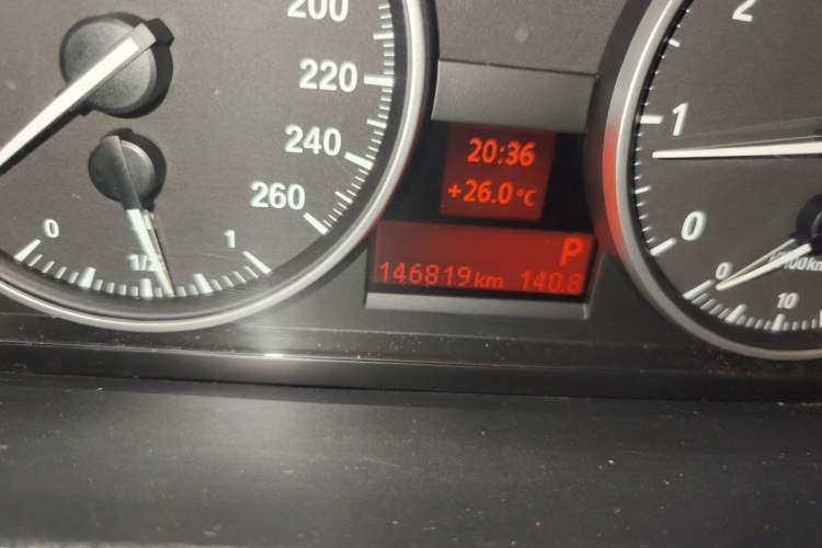 Used BMW X1 2013 sDrive18i Fashion Model Odometer Close Up