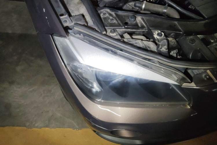 Used BMW X1 2013 sDrive18i manual model Right Front Headlight