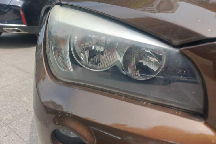 Used BMW X1 2013 sDrive18i Fashion Model Right Front Headlight